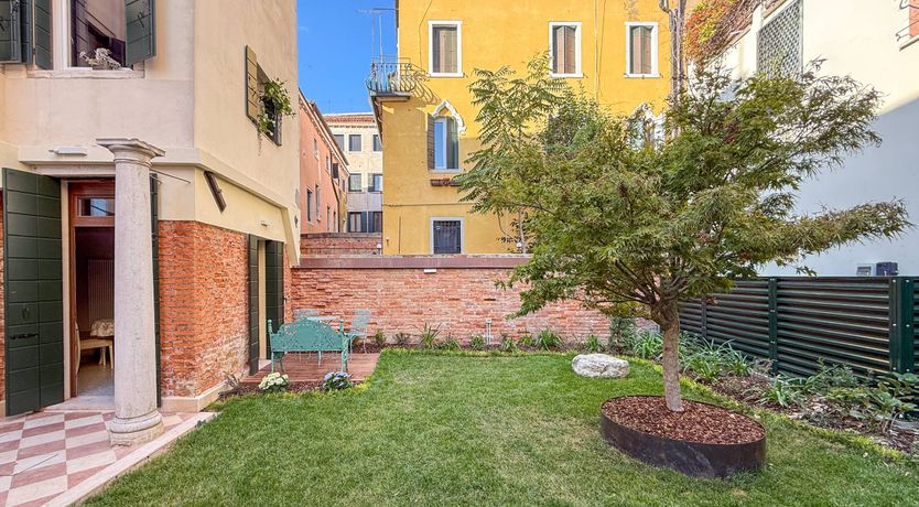 Photo of Gardens & Canals