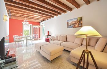 Gardens & Canals Holiday Home