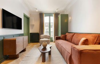 Vivid Paris Holiday Home