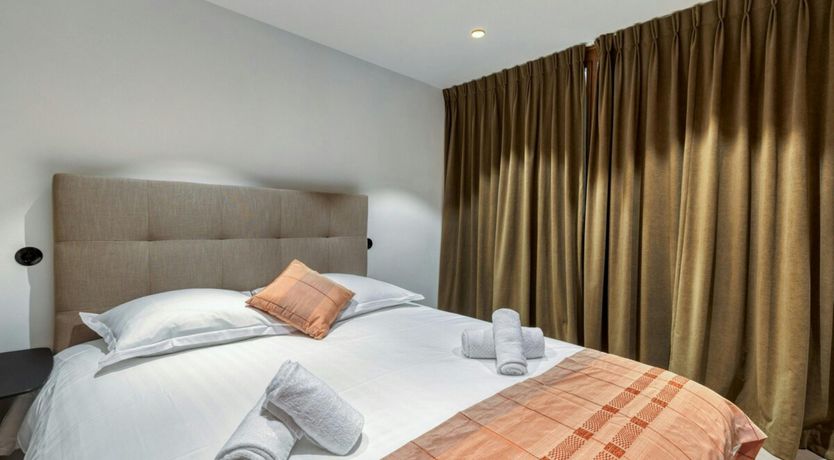 Photo of Gallery's Glance