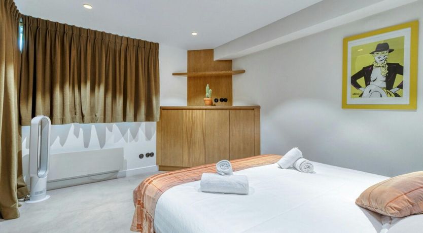 Photo of Gallery's Glance