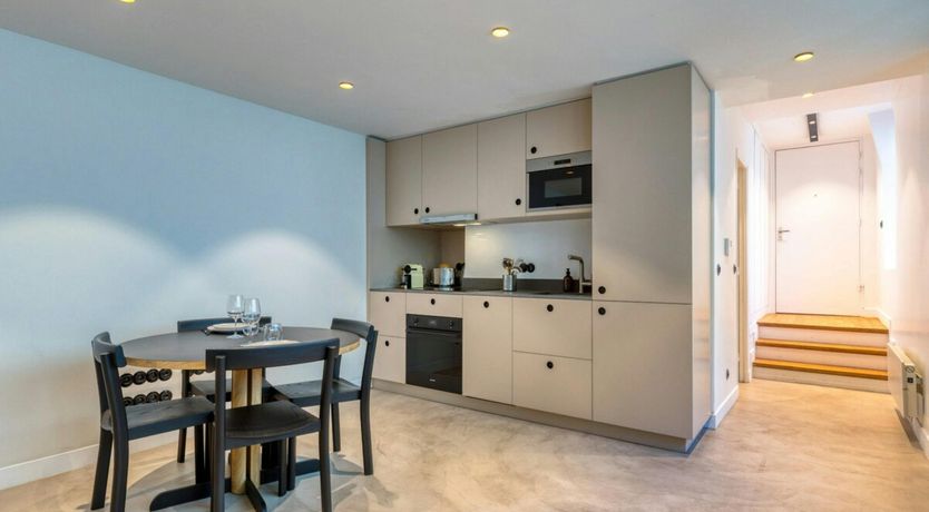 Photo of Gallery's Glance