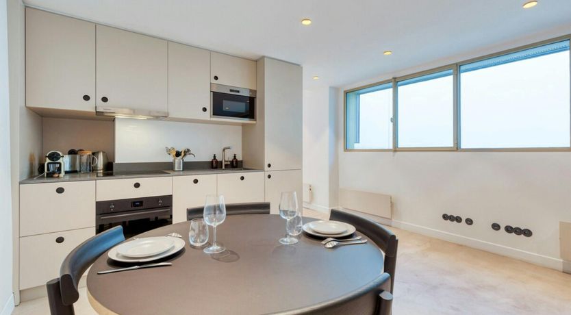 Photo of Gallery's Glance