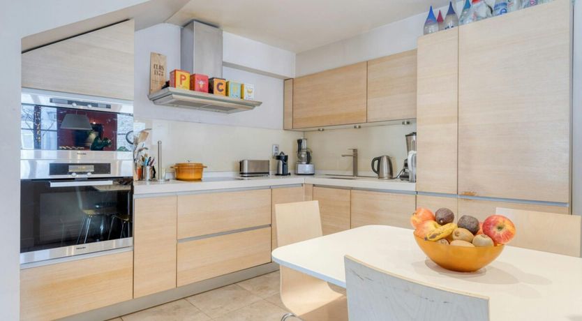 Photo of Elegant Circle