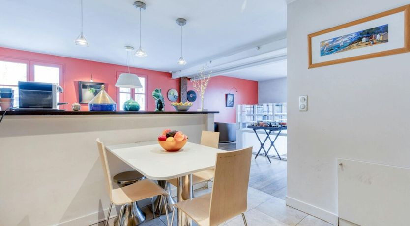 Photo of Elegant Circle