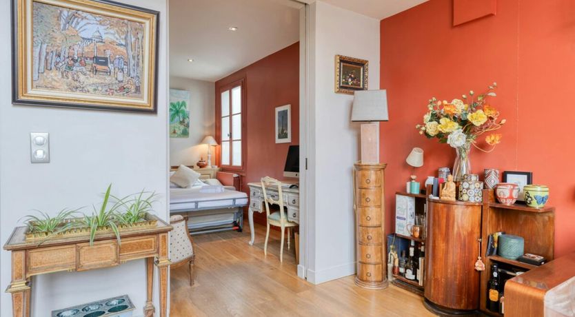 Photo of Elegant Circle