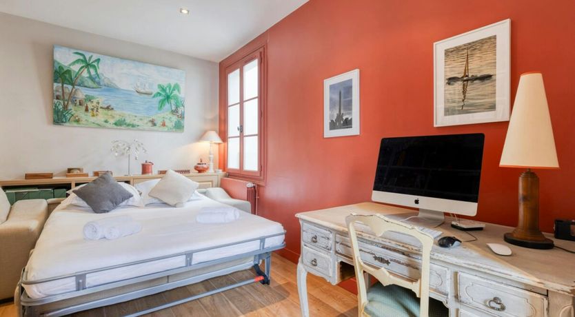 Photo of Elegant Circle