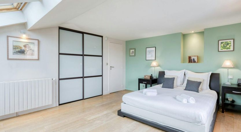 Photo of Elegant Circle