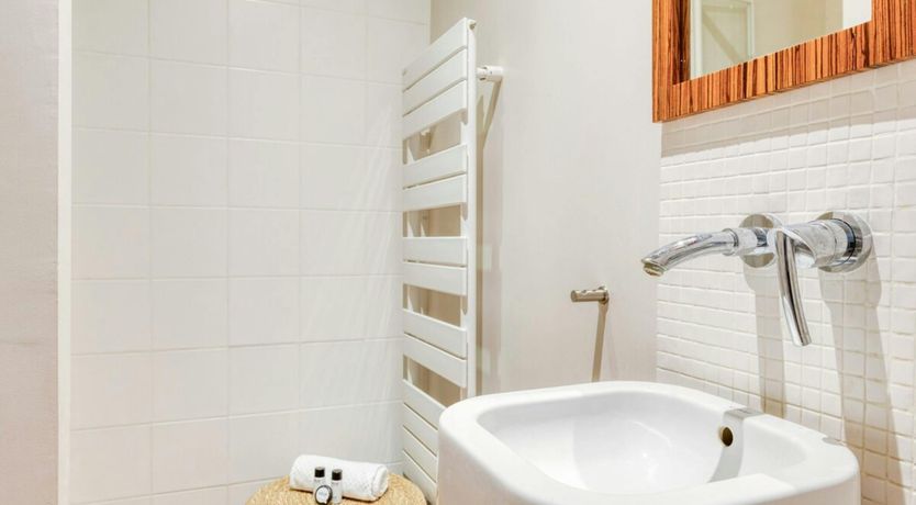 Photo of Elegant Circle