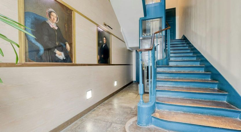 Photo of Elegant Circle