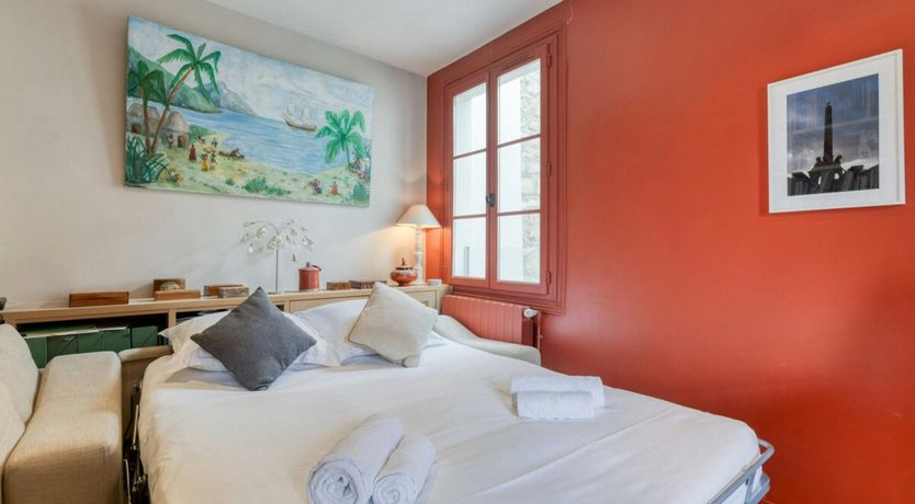 Photo of Elegant Circle