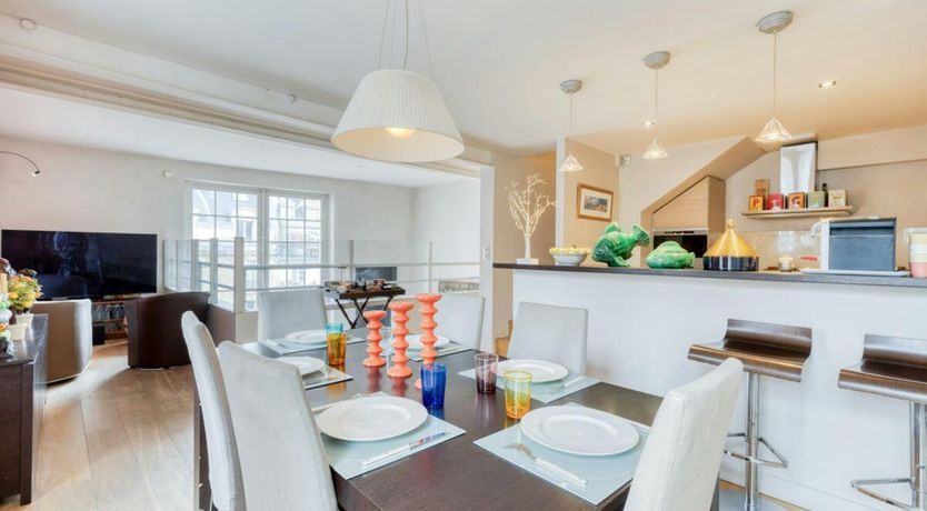 Photo of Elegant Circle