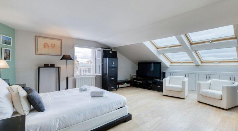 Photo of Elegant Circle