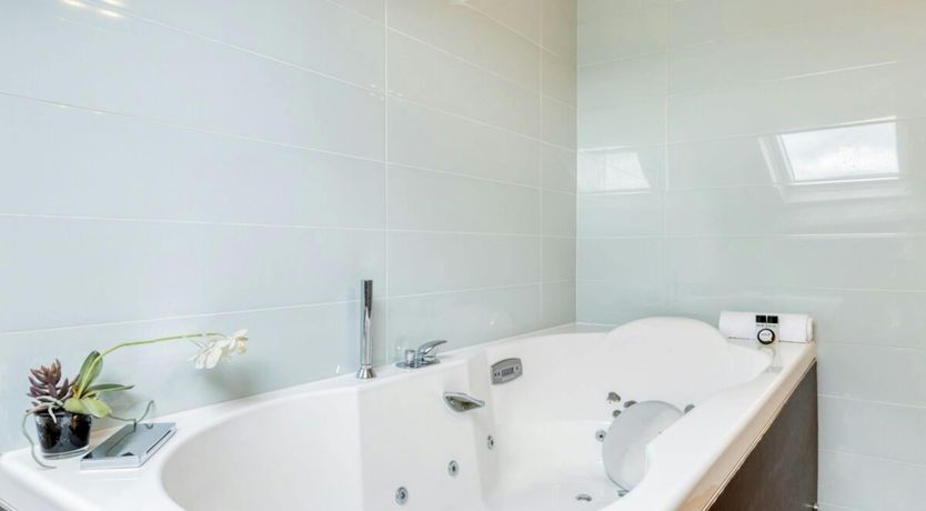 Photo of Elegant Circle