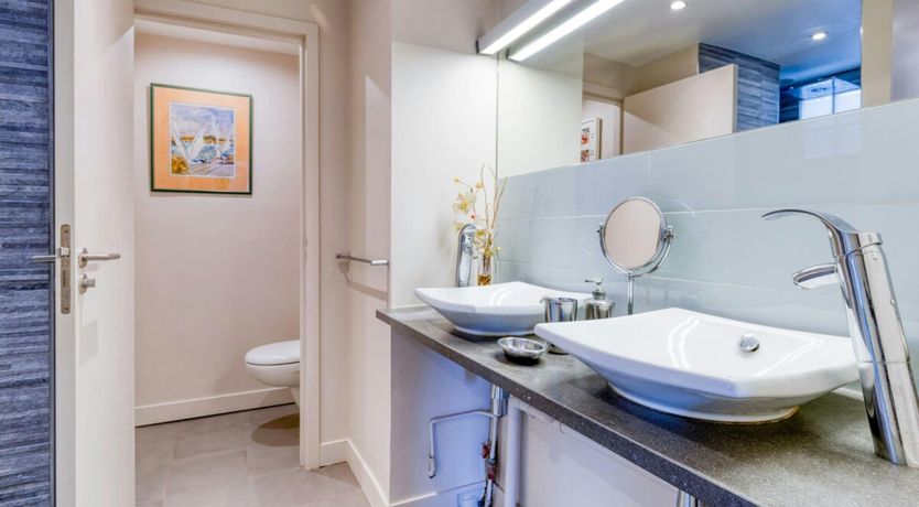 Photo of Elegant Circle