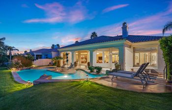 Desert Canyon Holiday Home