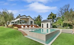 Photo of Golden Glimmer House