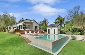 Golden Glimmer House Holiday Home
