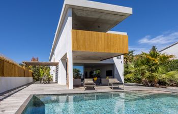 Summer Horizon Holiday Home