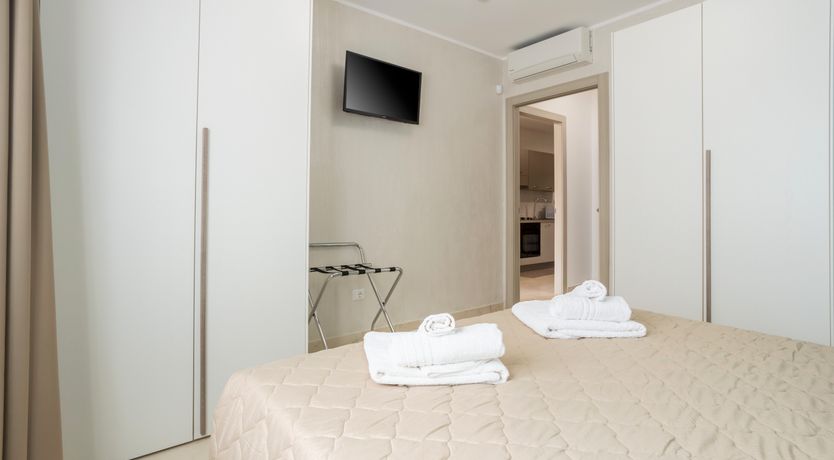 Photo of Pearl Shore