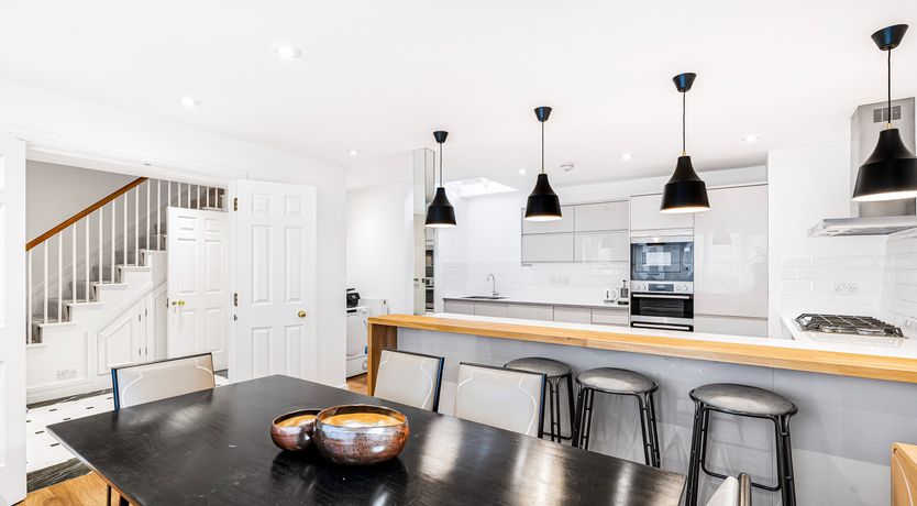 Photo of Jewel & Bronze