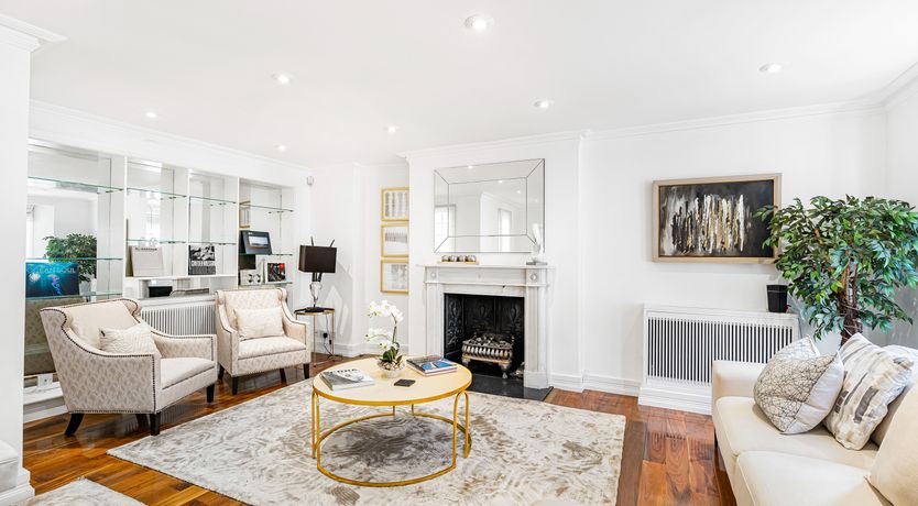 Photo of Jewel & Bronze