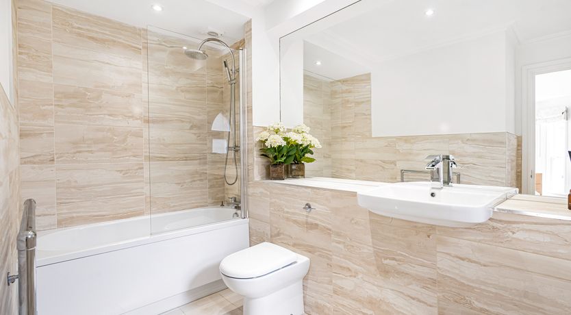 Photo of Jewel & Bronze