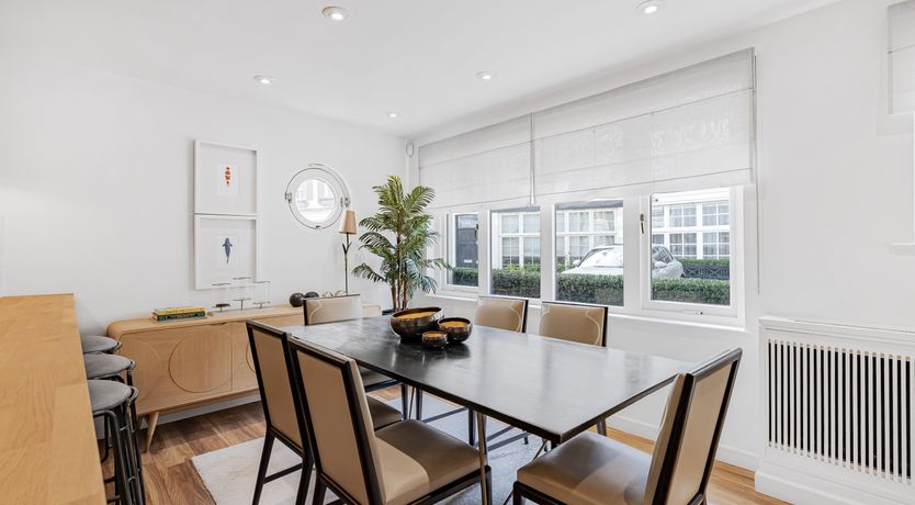 Photo of Jewel & Bronze