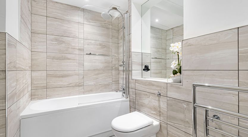 Photo of Jewel & Bronze