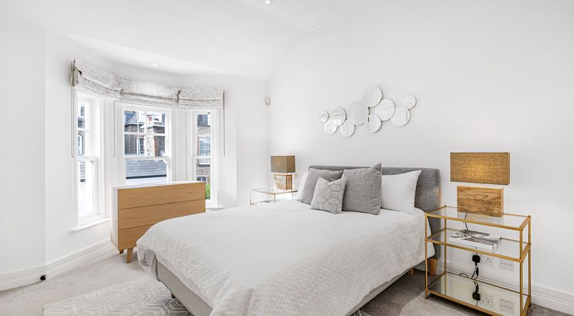 Photo of Jewel & Bronze