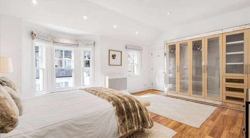 Photo of Jewel & Bronze