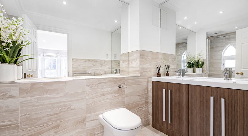 Photo of Jewel & Bronze