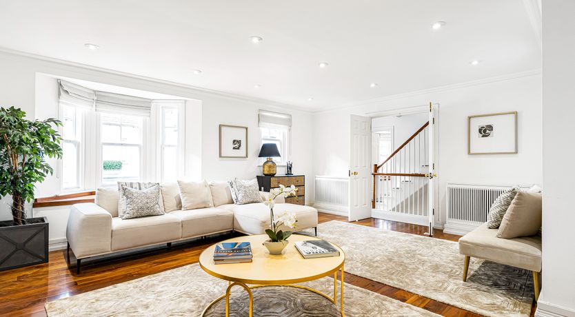 Photo of Jewel & Bronze