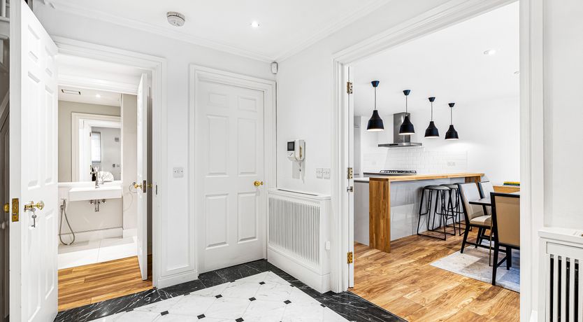 Photo of Jewel & Bronze