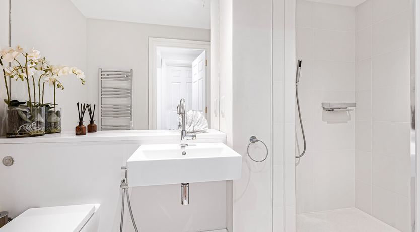 Photo of Jewel & Bronze