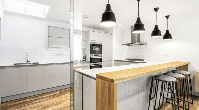 Photo of Jewel & Bronze