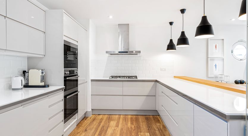 Photo of Jewel & Bronze