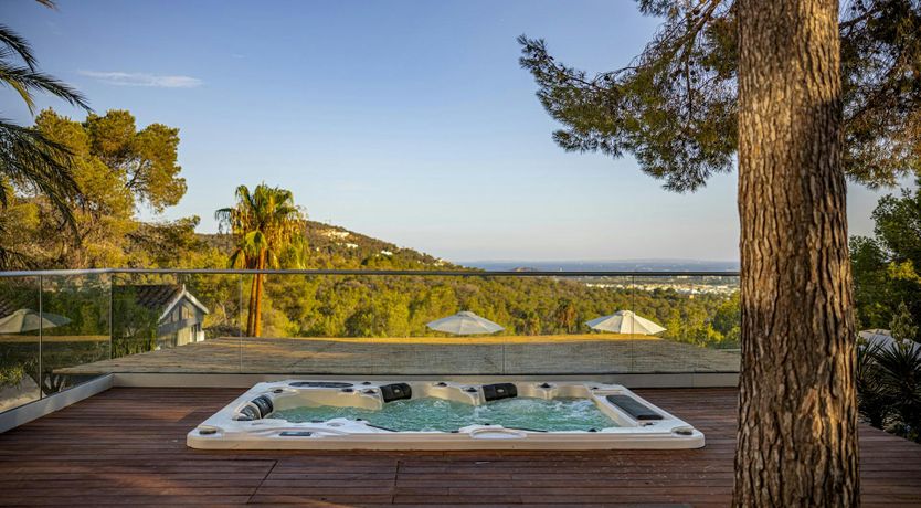 Photo of The Lovely Isle