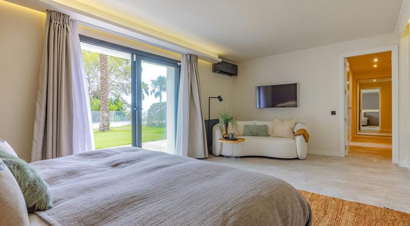 Photo of The Lovely Isle