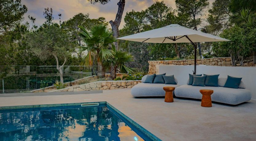 Photo of The Lovely Isle