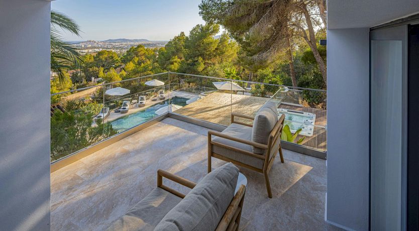 Photo of The Lovely Isle