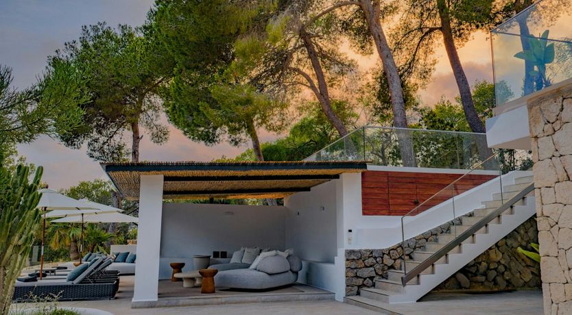 Photo of The Lovely Isle