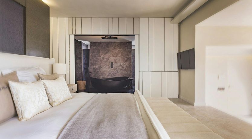 Photo of The Lovely Isle