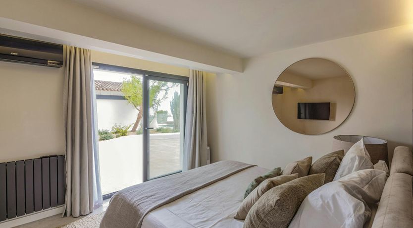 Photo of The Lovely Isle