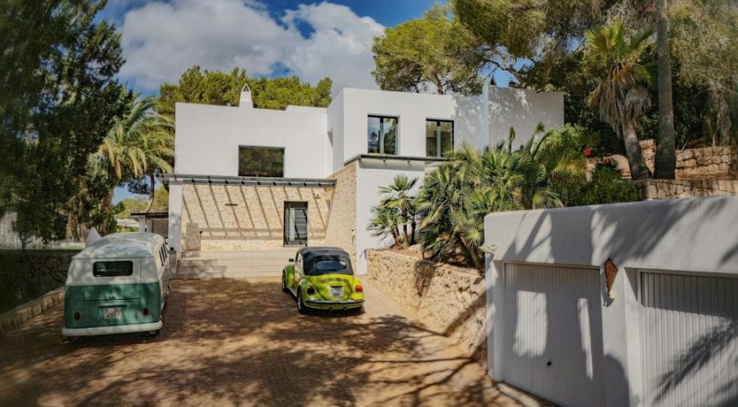 Photo of The Lovely Isle