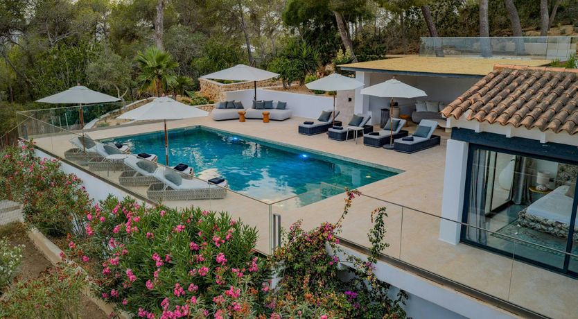 Photo of The Lovely Isle