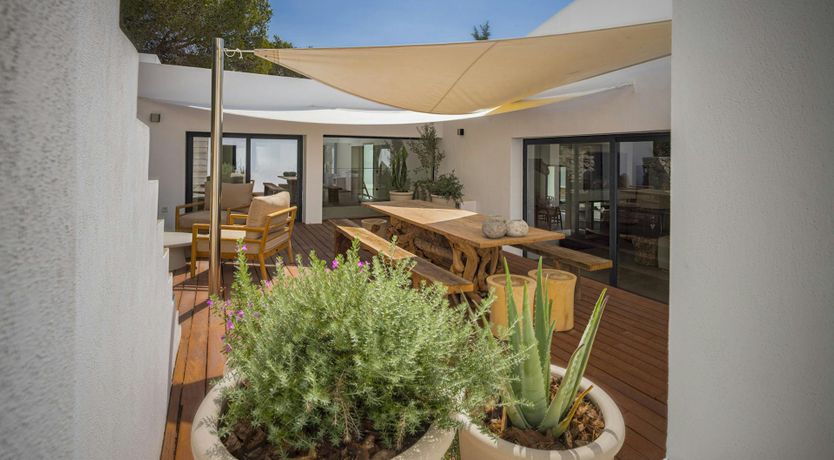 Photo of The Lovely Isle