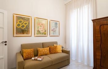 Galleries & Landmarks Holiday Home