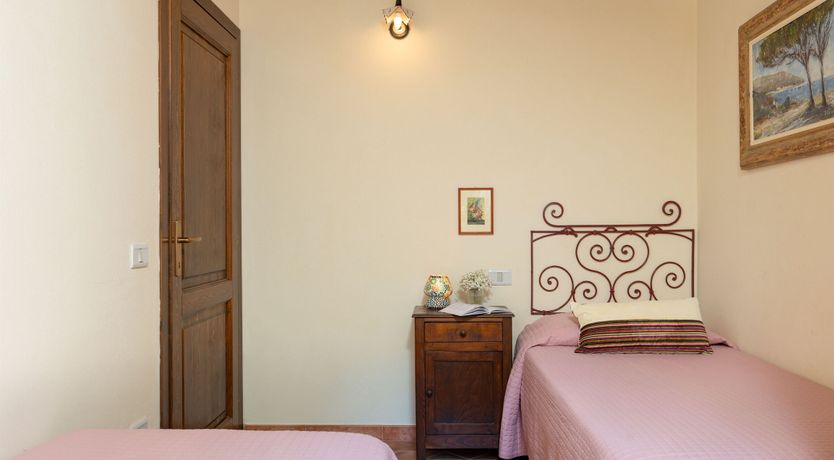 Photo of Hillside Bella