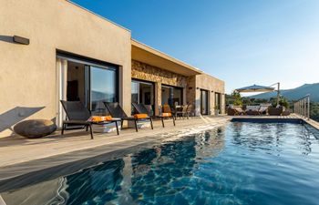 Corsican Harbor Holiday Home